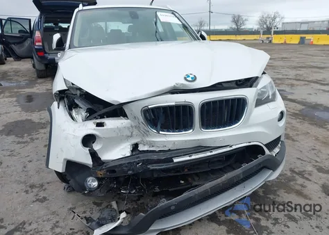 2015 BMW X1 xDrive28I z USA, uszkodzony, nr VIN WBAVL1C5XFVY36112